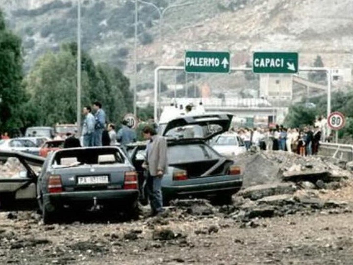 Immagine articolo: Stragi ’92, archiviazione contro ignoti, restano ombre sugli appalti. De Luca: “Più anomalie che errori” Immagine articolo: Stragi ’92, archiviazione contro ignoti, restano ombre sugli appalti. De Luca: “Più anomalie che errori”