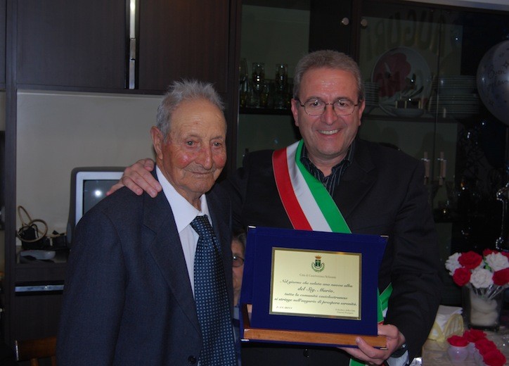 Il Sindaco della città di Castelvetrano e il signor Martino Il Sindaco della città di Castelvetrano e il signor Martino
