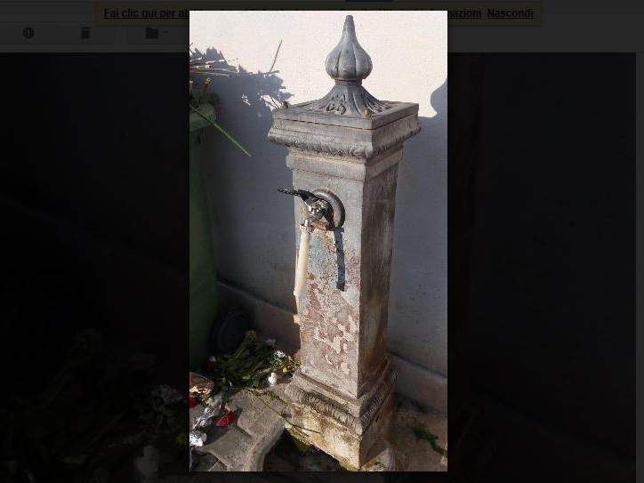 Immagine articolo: Il lettore scrive, l'Amministrazione risponde: "Fontana al cimitero torna in funzione"