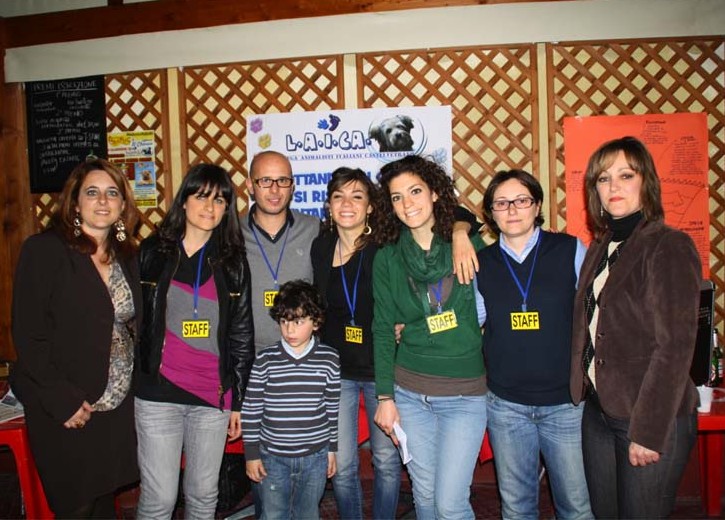 Nella foto Anna Maria Marchese, Corinne Tamburello, Francesco Lupo, il piccolo Flavio, Valentina Oddo, Chiara Messina, Loredana Rizzo, Annalisa Rizzo