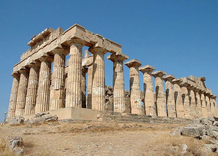 Immagine articolo: "Grazie Sindaco per averci fatto sposare tra le colonne del tempio di Hera. Emozione unica". 