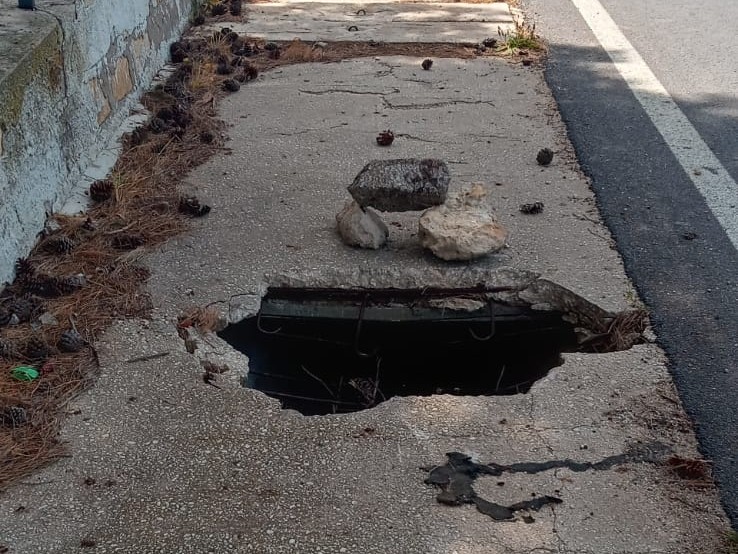 Immagine articolo: Argini strada stradale 115 verso Selinunte: pericoloso il transito con rischio di precipitare. La denuncia di un lettore Immagine articolo: Argini strada stradale 115 verso Selinunte: pericoloso il transito con rischio di precipitare. La denuncia di un lettore