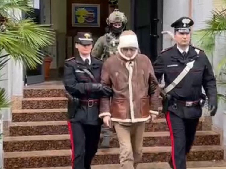 Immagine articolo: Messina Denaro, a processo per presunta estorsione, chiesto il rito abbreviato Immagine articolo: Messina Denaro, a processo per presunta estorsione, chiesto il rito abbreviato