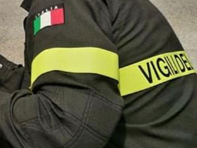 Immagine articolo: Solo fumo e nessun danno nell'incendio divampato in via Partanna, intervengono i Vigili del Fuoco Immagine articolo: Solo fumo e nessun danno nell'incendio divampato in via Partanna, intervengono i Vigili del Fuoco