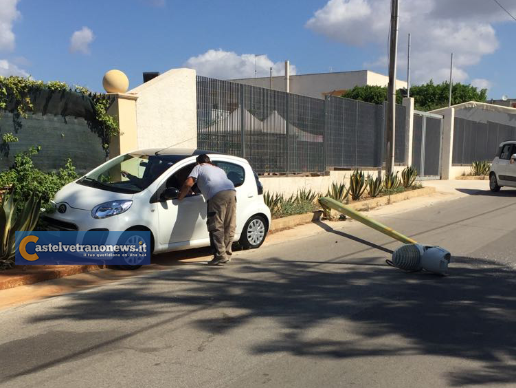 Immagine articolo: Triscina, anziano uomo colto da malore perde controllo dell'auto Immagine articolo: Triscina, anziano uomo colto da malore perde controllo dell'auto