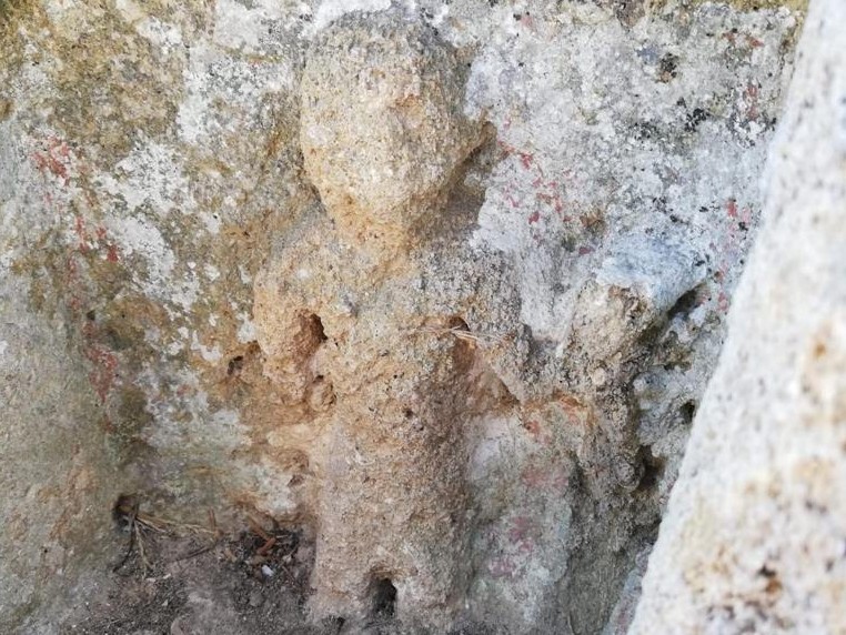 Immagine articolo: La "santina" scolpita su un muro e "nascosta" all'interno del Parco Archeologico di Selinunte Immagine articolo: La "santina" scolpita su un muro e "nascosta" all'interno del Parco Archeologico di Selinunte