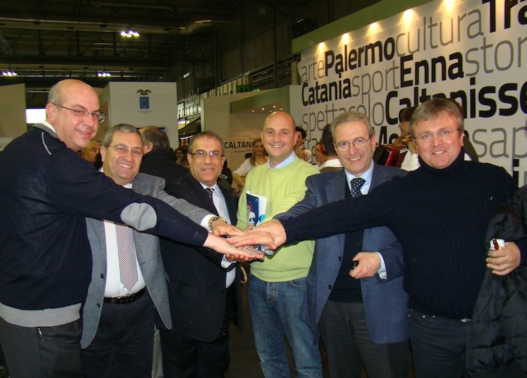 I Sindaci della provincia di Trapani insieme al presidente della Provincia alla Bit di Milano