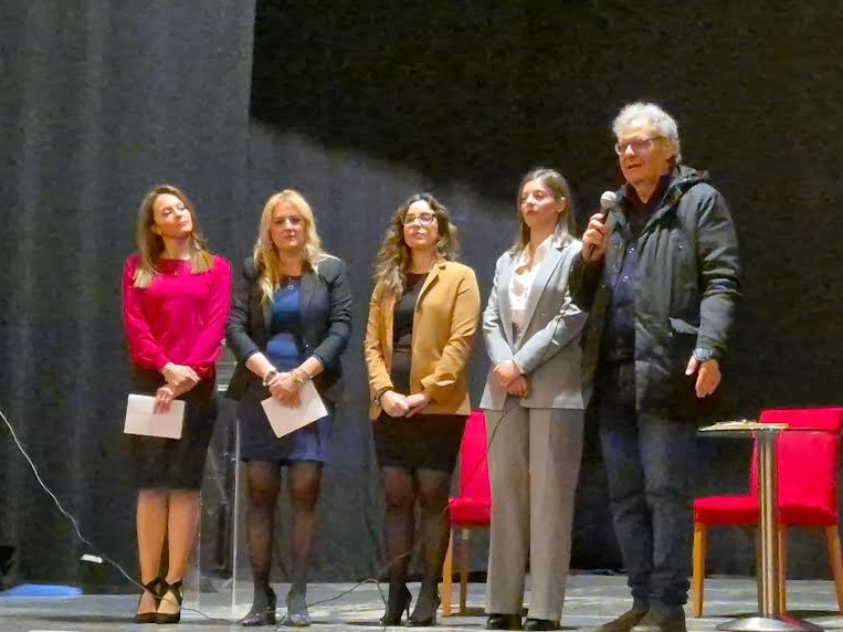 Immagine articolo: “Uguali e consapevoli”, grande partecipazione all'importante iniziativa contro bullismo e cyberbullismo Immagine articolo: “Uguali e consapevoli”, grande partecipazione all'importante iniziativa contro bullismo e cyberbullismo