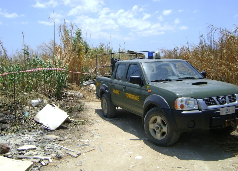 Immagine articolo: La Forestale sequestra 2000mq di discarica abusiva a Selinunte Immagine articolo: La Forestale sequestra 2000mq di discarica abusiva a Selinunte