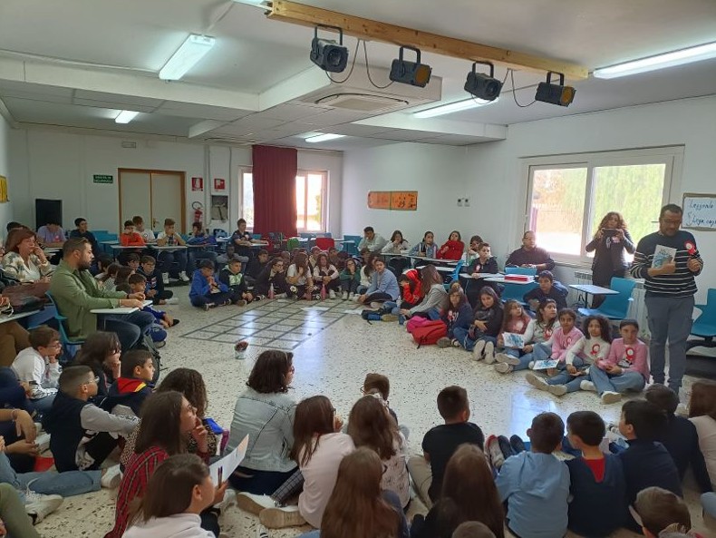 Immagine articolo: Santa Ninfa, successo per l'iniziativa scolastica IoLeggoPerchè