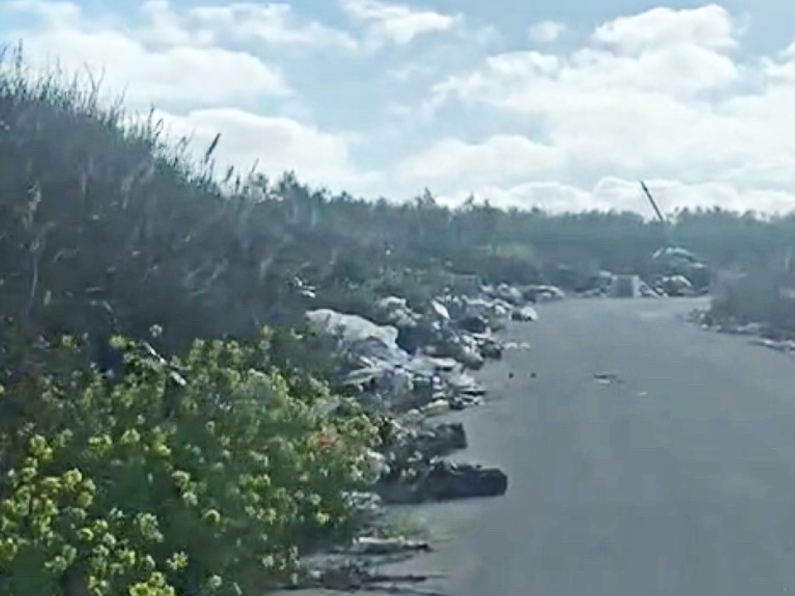 Immagine articolo: Il lettore scrive a Cnews.it, "l'abbandono selvaggio dei rifiuti in via Paceco" (VIDEO) Immagine articolo: Il lettore scrive a Cnews.it, "l'abbandono selvaggio dei rifiuti in via Paceco" (VIDEO)
