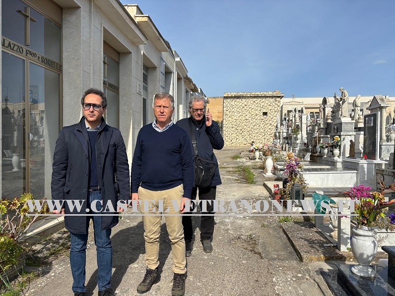 Immagine articolo: (VIDEO) Cimitero, operai Italgeco al lavoro: "Rallentati dall'immondizia che i cittadini portano da casa". L'appello di Lentini: "I cittadini curino meglio le proprie tombe" Immagine articolo: (VIDEO) Cimitero, operai Italgeco al lavoro: "Rallentati dall'immondizia che i cittadini portano da casa". L'appello di Lentini: "I cittadini curino meglio le proprie tombe"