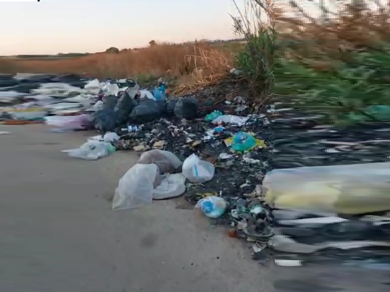 Immagine articolo: Il lettore scrive: "Aumentano i controlli? In via Errante Vecchia la situazione è peggiorata" Immagine articolo: Il lettore scrive: "Aumentano i controlli? In via Errante Vecchia la situazione è peggiorata"
