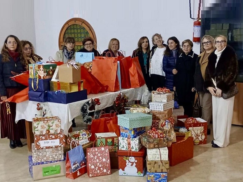 Immagine articolo: Un dono che scalda il cuore: l’Inner Wheel Selinunte Cave di Cusa porta la solidarietà ai bambini di Santa Lucia e della Caritas della parrocchia di San Giovanni Battista Immagine articolo: Un dono che scalda il cuore: l’Inner Wheel Selinunte Cave di Cusa porta la solidarietà ai bambini di Santa Lucia e della Caritas della parrocchia di San Giovanni Battista