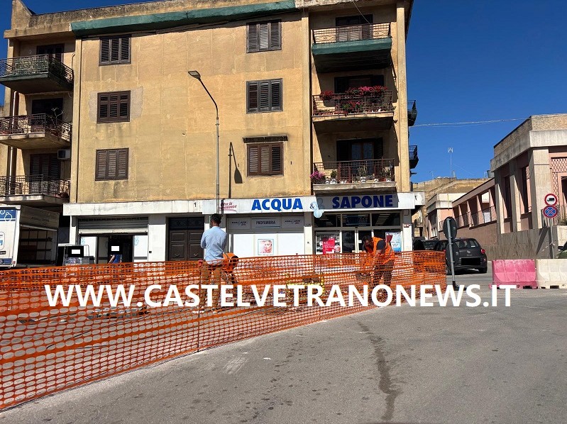 Immagine articolo: Castelvetrano, proseguono spediti i lavori della rotatoria tra via Campobello e via Chinnici Immagine articolo: Castelvetrano, proseguono spediti i lavori della rotatoria tra via Campobello e via Chinnici