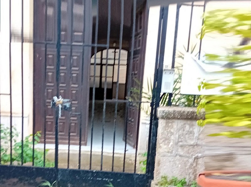 Immagine articolo: Il lettore scrive: "Portone aperto all'ex casa di riposo Lucentini" Immagine articolo: Il lettore scrive: "Portone aperto all'ex casa di riposo Lucentini"
