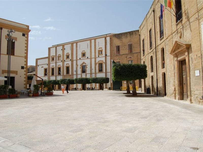 Immagine articolo: Lettera al Direttore: "Riapriamo al traffico il Sistema delle Piazze e lo chiudiamo nel fine settimana" Immagine articolo: Lettera al Direttore: "Riapriamo al traffico il Sistema delle Piazze e lo chiudiamo nel fine settimana"