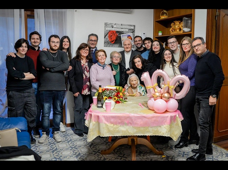 Immagine articolo: Nonna Caterina compie 100 anni, una vita da Chef nella Riviera Romagnola Immagine articolo: Nonna Caterina compie 100 anni, una vita da Chef nella Riviera Romagnola