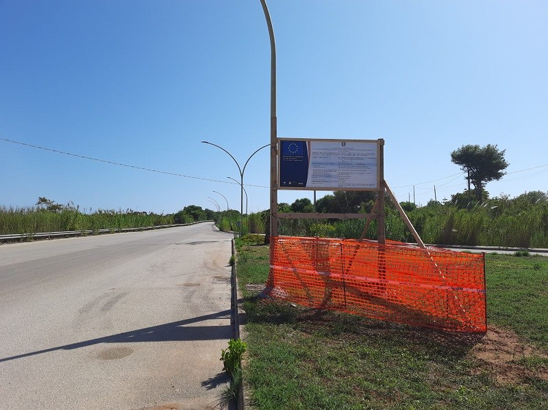 Immagine articolo: Triscina, a breve inizieranno i lavori della rete fognaria. Installati i cartelli Immagine articolo: Triscina, a breve inizieranno i lavori della rete fognaria. Installati i cartelli