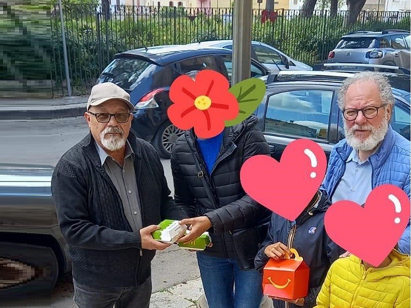Immagine articolo: Specialità McDonald donate a bambini, ripresa da marzo l'iniziativa dei volontari Caritas Immagine articolo: Specialità McDonald donate a bambini, ripresa da marzo l'iniziativa dei volontari Caritas