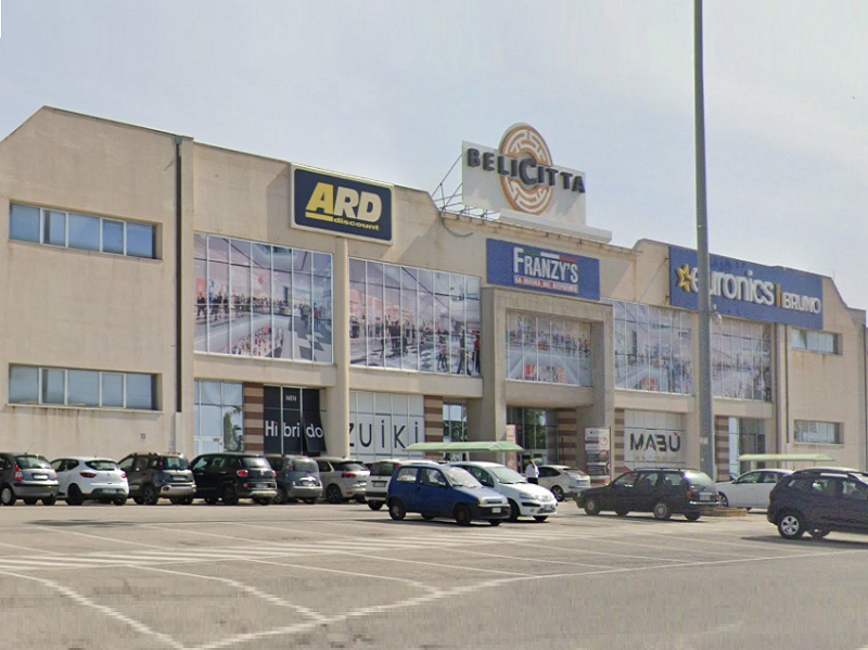 Immagine articolo: Riapre dopo sei mesi il supermercato del Centro commerciale Belicittà, siglato accordo dei per riassunzione lavoratori Immagine articolo: Riapre dopo sei mesi il supermercato del Centro commerciale Belicittà, siglato accordo dei per riassunzione lavoratori