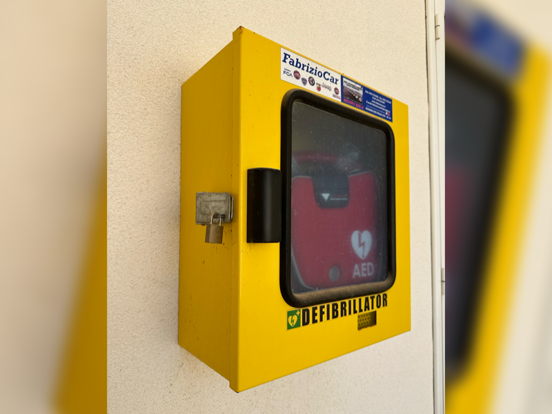 Immagine articolo: Il lettore scrive “Defibrillatore negli uffici comunali chiuso con lucchetto” Immagine articolo: Il lettore scrive “Defibrillatore negli uffici comunali chiuso con lucchetto”
