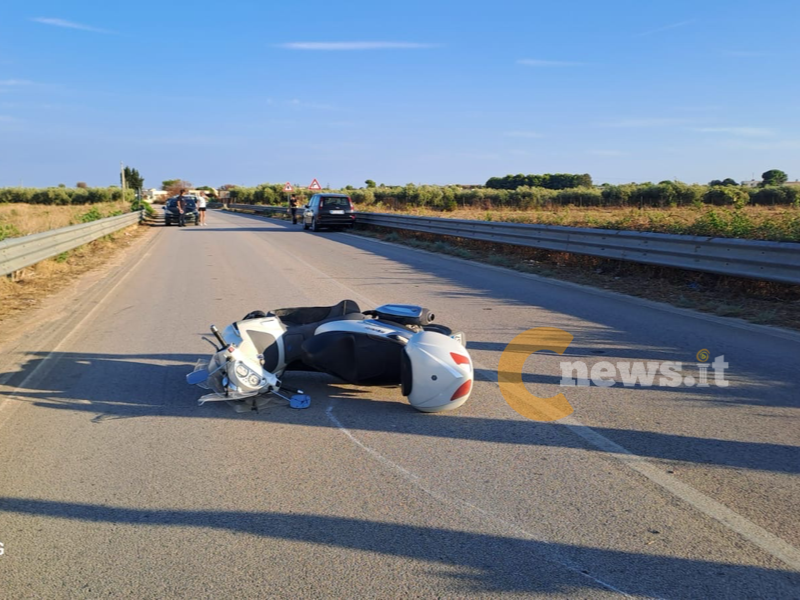 Immagine articolo: Scontro auto-scooter a Triscina nei pressi del rifonimento. Sul posto i vigili urbani Immagine articolo: Scontro auto-scooter a Triscina nei pressi del rifonimento. Sul posto i vigili urbani