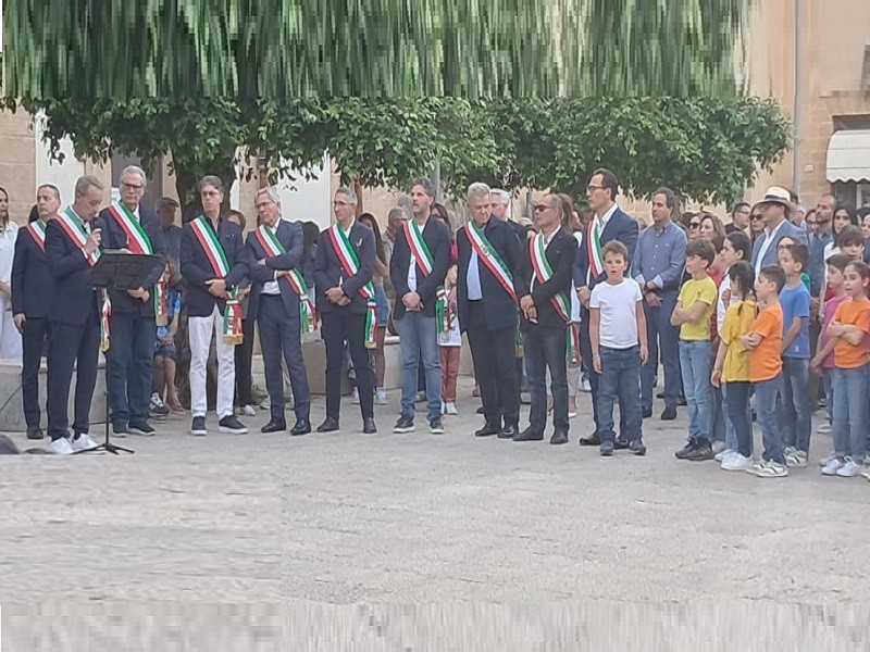 Immagine articolo: Grande partecipazione al "Flash Mob" per la Pace di ieri 7 giugno al Sistema delle Piazze Immagine articolo: Grande partecipazione al "Flash Mob" per la Pace di ieri 7 giugno al Sistema delle Piazze