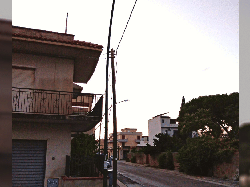 Immagine articolo: Il lettore scrive: "Cavo elettrico in via Rostagno ancora pericolante" Immagine articolo: Il lettore scrive: "Cavo elettrico in via Rostagno ancora pericolante"