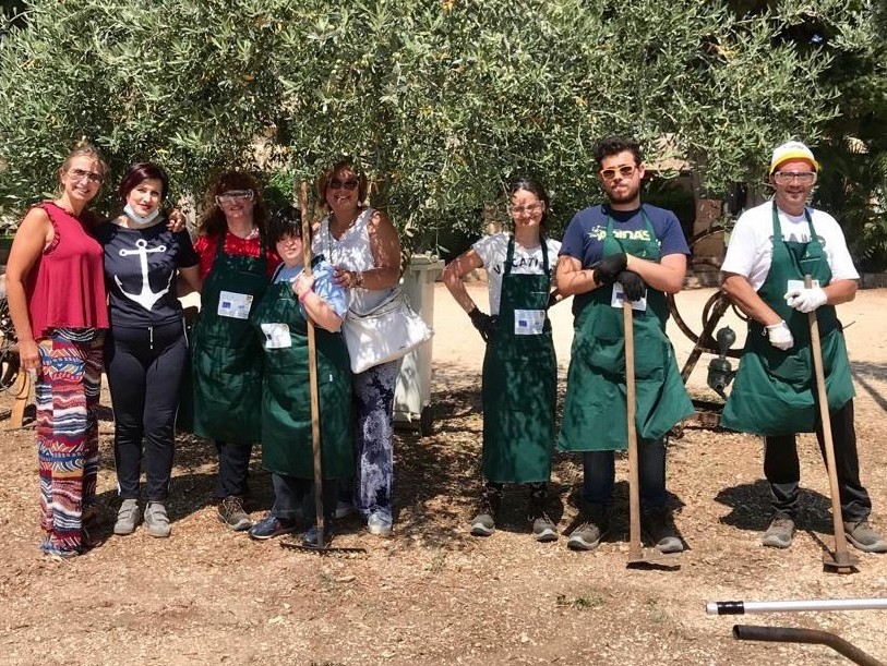 Immagine articolo: Tra sorrisi, affetto e gioia giardinieri d'eccezione per il progetto “Diversamente unici” presso l'Agriturismo Carbona