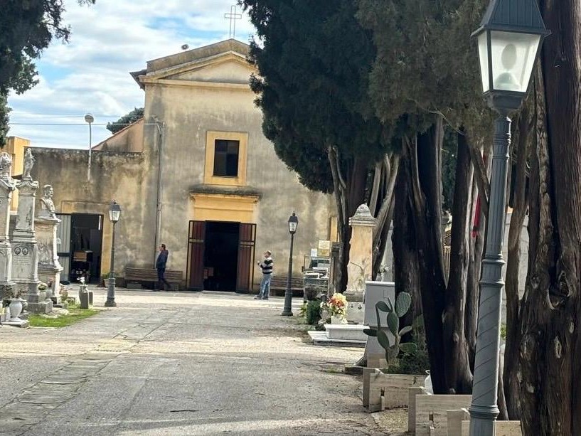 Immagine articolo: Cimitero, circa venti salme aspettano una degna sepoltura, tempi incerti per l'estumulazione Immagine articolo: Cimitero, circa venti salme aspettano una degna sepoltura, tempi incerti per l'estumulazione