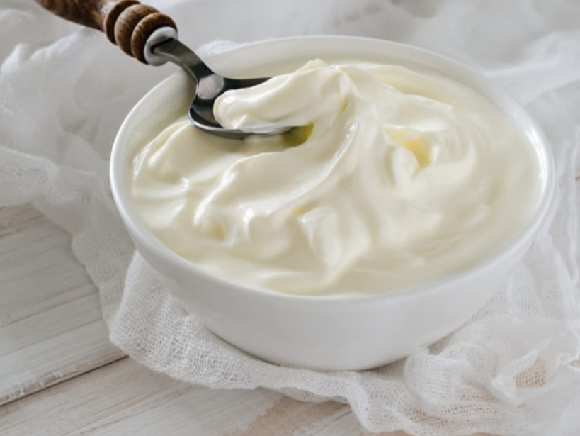 Immagine articolo: Lo yogurt greco, benefici e differenze rispetto agli altri. Un modo anche per perdere peso
