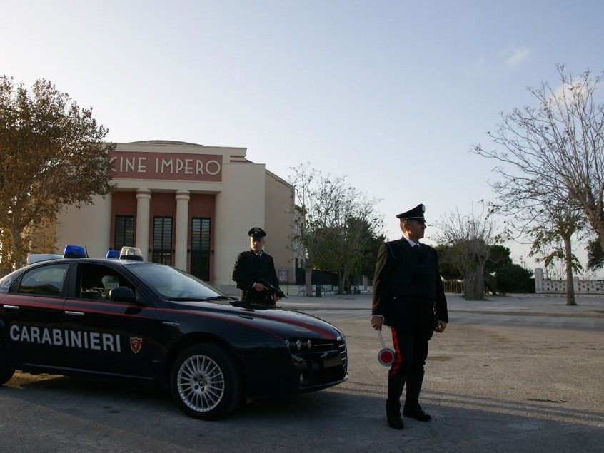 Immagine articolo: Ventenne denunciato per tentata estorsione e resistenza a Pubblico Ufficiale Immagine articolo: Ventenne denunciato per tentata estorsione e resistenza a Pubblico Ufficiale