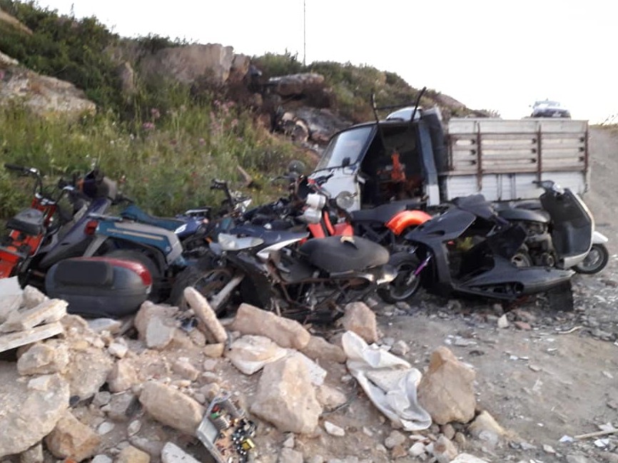 Immagine articolo: Carcasse di scooter rubati e abbandonati in zona Trinità di Delia. Sul posto i Carabinieri Immagine articolo: Carcasse di scooter rubati e abbandonati in zona Trinità di Delia. Sul posto i Carabinieri