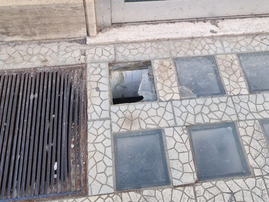 Immagine articolo: Il lettore scrive: "Pericoloso buco in via Vittorio Emanuele" Immagine articolo: Il lettore scrive: "Pericoloso buco in via Vittorio Emanuele"