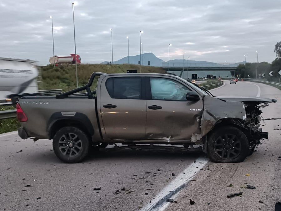 Immagine articolo: 4x4 esce di strada sulla A29 nei pressi di Gallitello in direzione Palermo Immagine articolo: 4x4 esce di strada sulla A29 nei pressi di Gallitello in direzione Palermo