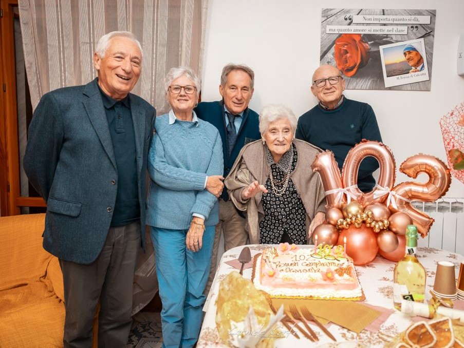 Immagine articolo: Compie 102 anni la nonnina castelvetranese Angela Scirè