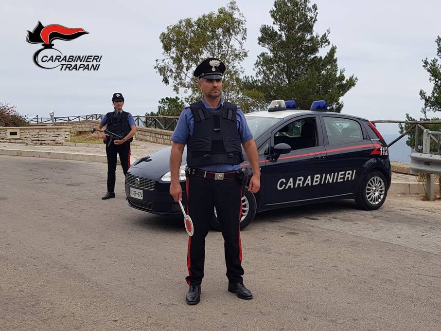 Immagine articolo: Castellammare del Golfo, si fingono sordo mute e truffano passanti e turisti. Denunciate dai Carabinieri
