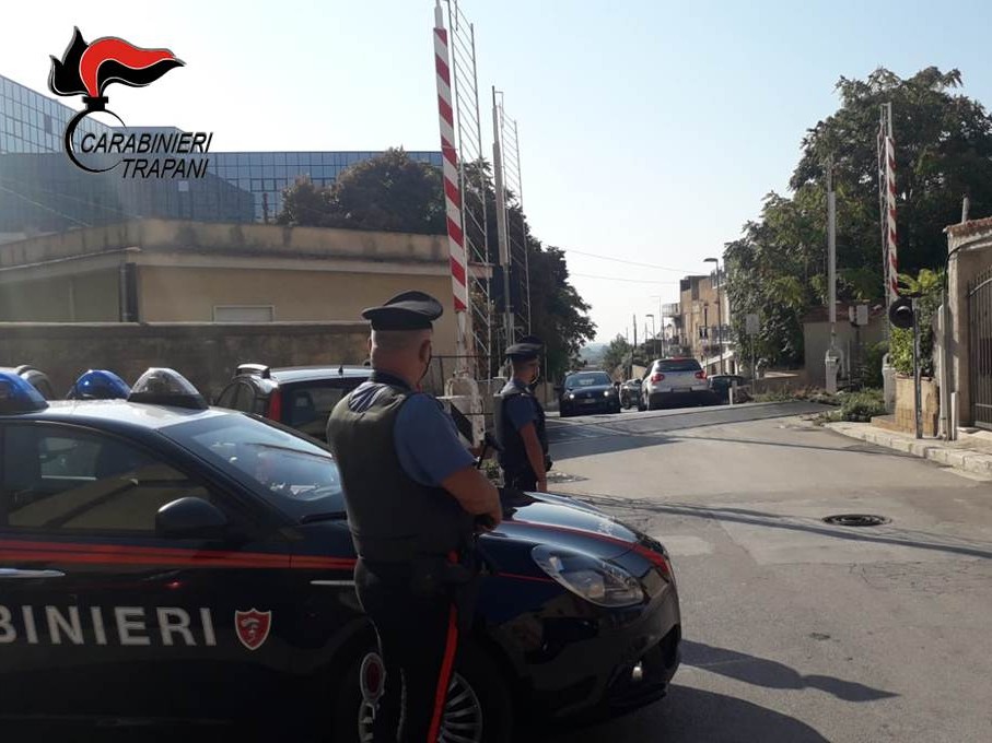 Immagine articolo: Castelvetrano, ubriaco aggredisce carabinieri: arrestato 53enne Immagine articolo: Castelvetrano, ubriaco aggredisce carabinieri: arrestato 53enne