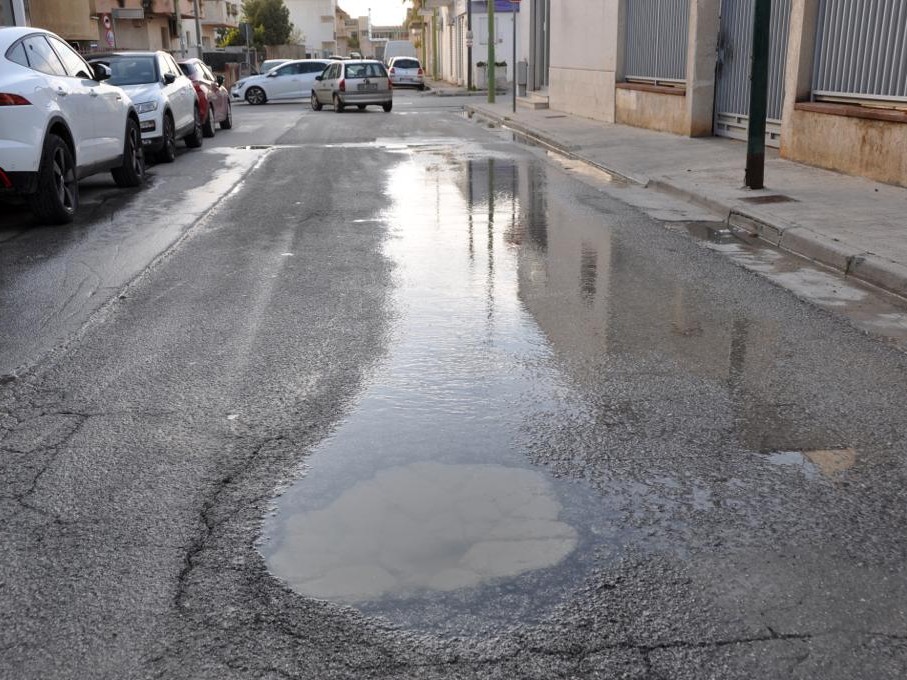 Immagine articolo: Lettore scrive: "La perdita d'acqua in via Paolo VI è stata riparata, ma ha ricominciato a perdere" 