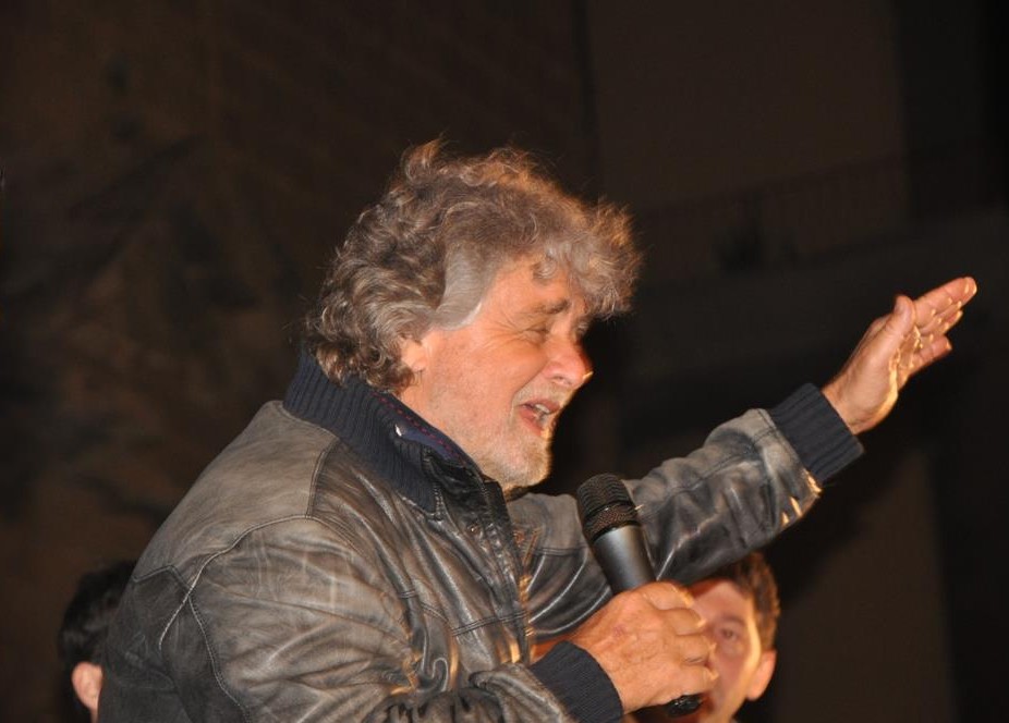 Immagine articolo: Grillo: "La mafia non ha mai strangolato i propri clienti". Fava: "Parla come un mafioso" Immagine articolo: Grillo: "La mafia non ha mai strangolato i propri clienti". Fava: "Parla come un mafioso"
