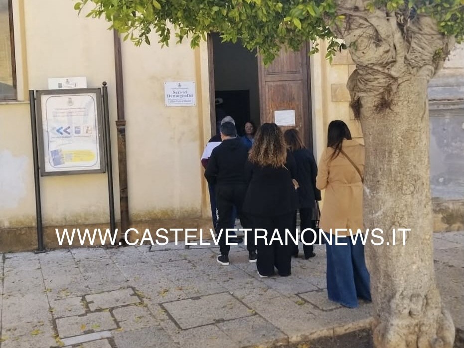 Immagine articolo: Castelvetrano, ufficio carte d’identità sotto pressione: attese e disagi segnalati dagli utenti Immagine articolo: Castelvetrano, ufficio carte d’identità sotto pressione: attese e disagi segnalati dagli utenti