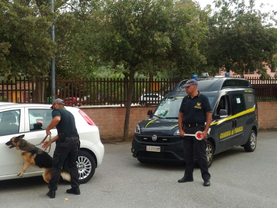 Immagine articolo: Sorpresi in auto con mezzo kilogrammo di hashish e denaro contante: arrestati due spacciatori di CVetrano