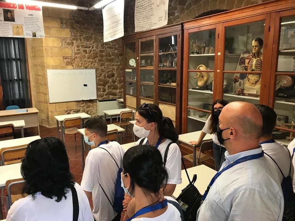 Immagine articolo: CVetrano, ciceroni del liceo classico G. Pantaleo guidano gli studenti Erasmus tra le bellezze della città Immagine articolo: CVetrano, ciceroni del liceo classico G. Pantaleo guidano gli studenti Erasmus tra le bellezze della città