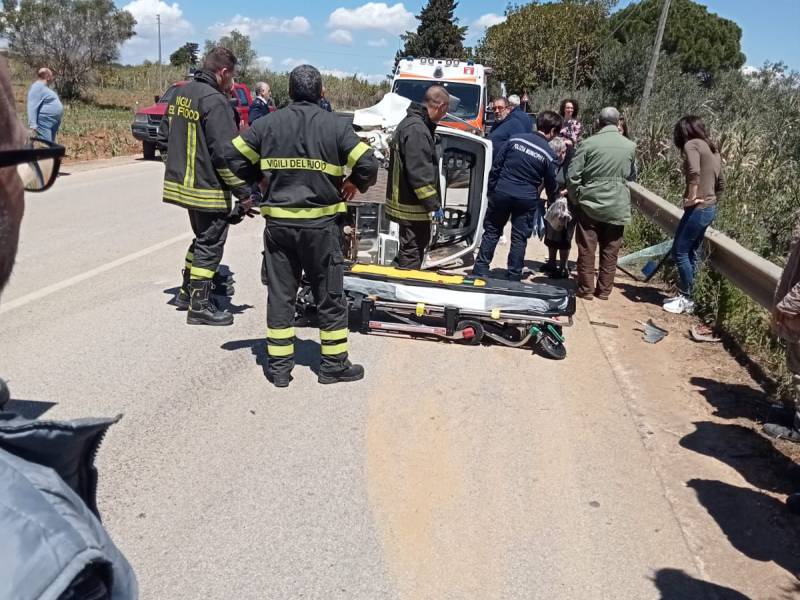 Immagine articolo: Campobello, trattore finisce fuori strada dopo tamponamento da parte di un furgone. Ferito un uomo