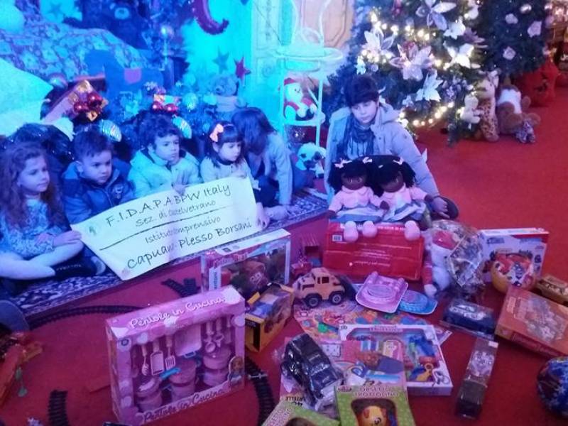 Immagine articolo: La  FIDAPA ed i bambini del plesso Borsani in visita alla Casa di Babbo Natale