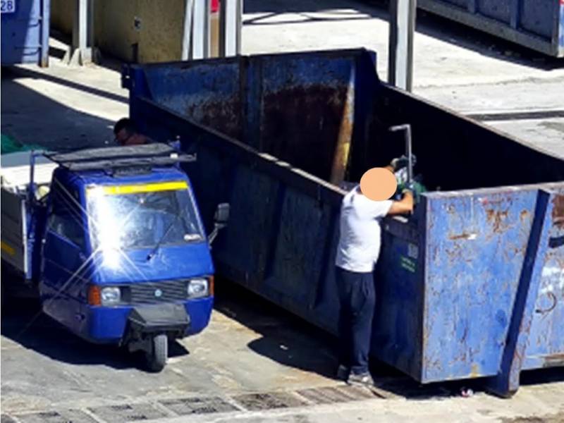 Immagine articolo: Rubano ferro e minacciano operai, due arresti dei Carabinieri Immagine articolo: Rubano ferro e minacciano operai, due arresti dei Carabinieri