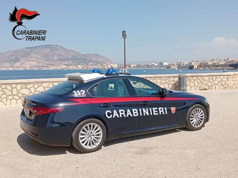 Immagine articolo: Senza patente e con droga, arrestato 22enne dopo fuga all’alt Immagine articolo: Senza patente e con droga, arrestato 22enne dopo fuga all’alt