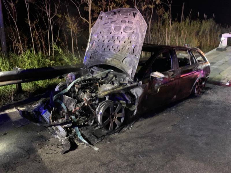 Immagine articolo: Castelvetrano, auto a fuoco nei pressi dello svincolo A-29. Vigili del Fuoco domano le fiamme 
