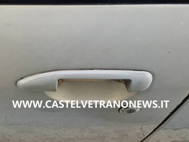 Immagine articolo: Castelvetrano, danneggiate le maniglie di diverse auto in via Ugdulena: malvivente messo in fuga